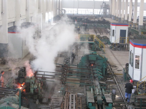 钦州无缝钢管厂家生产车间